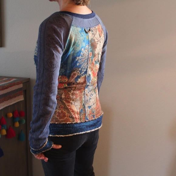 Mixed Fabric Sweater with front zip - Picture 9 of 13